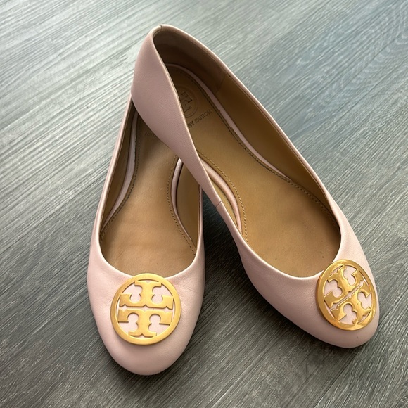 Tory Burch flats with gold embellishments - Picture 1 of 6